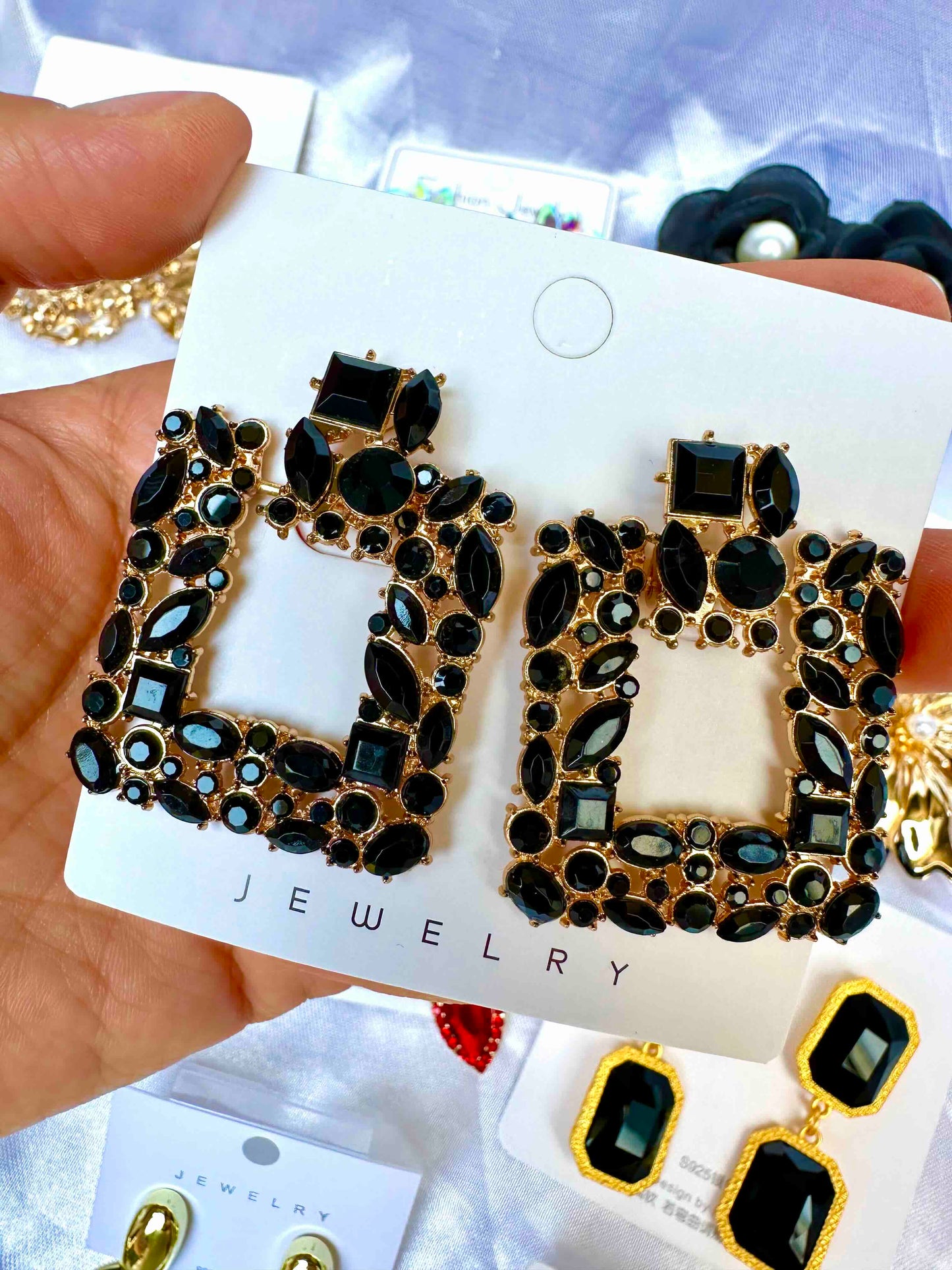 Aretes de fiesta dorado y negro cuadrado