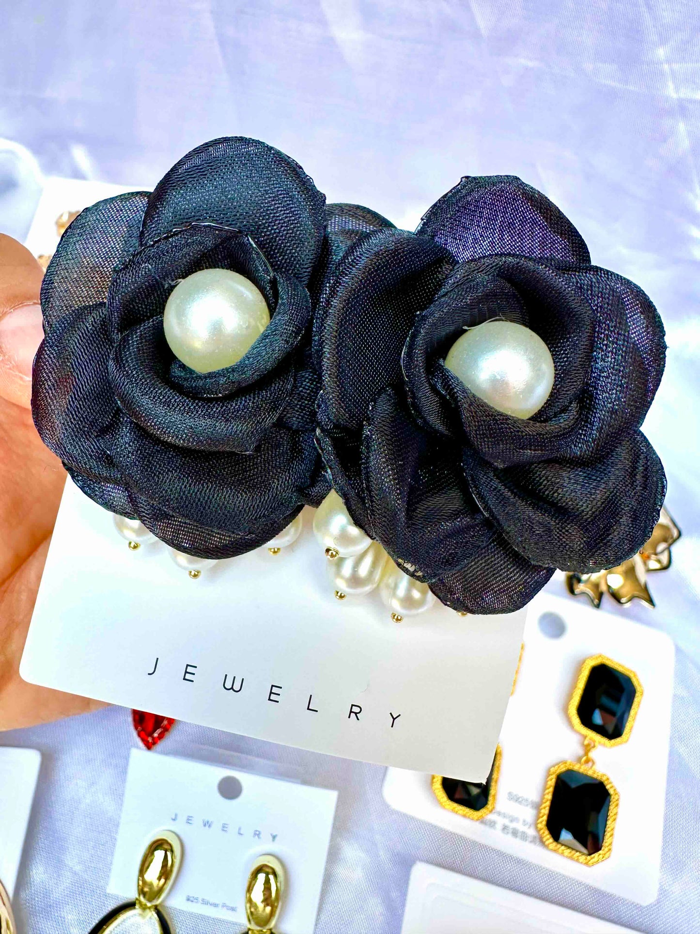 Aretes de fiesta flor negra y perla