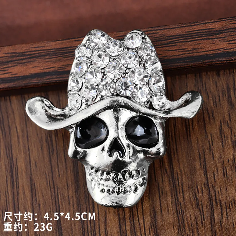 Pin calavera con brillantes