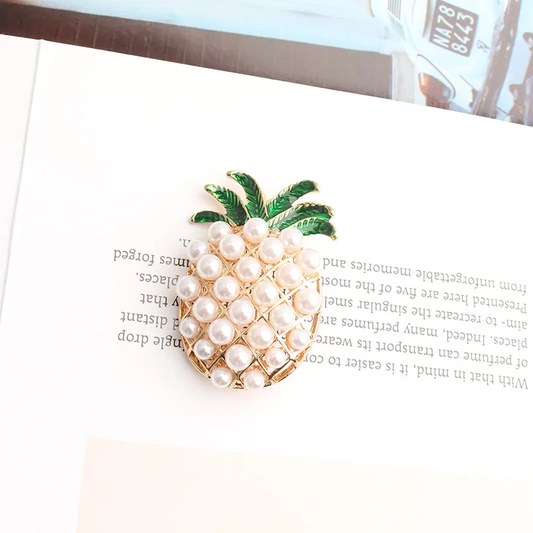 Broche piña con perlas
