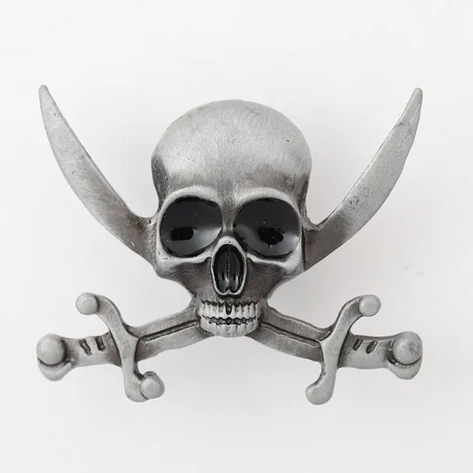 Pin calavera con espadas