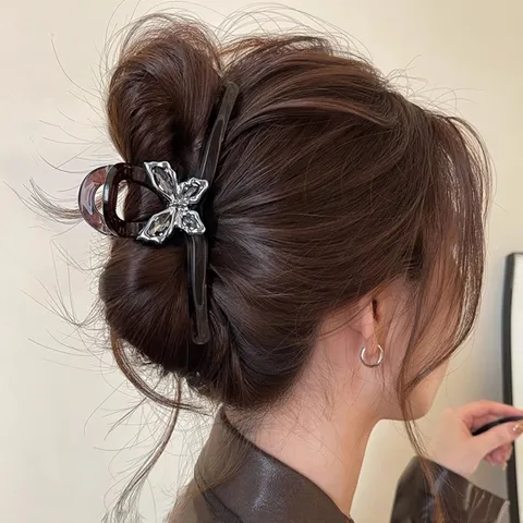 Pinza para cabello con mariposa