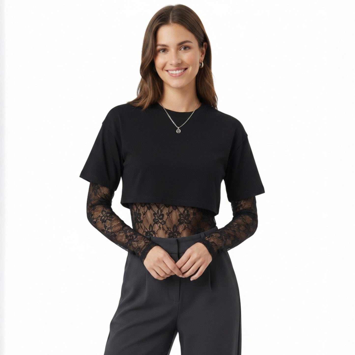 Playera corta body y encaje